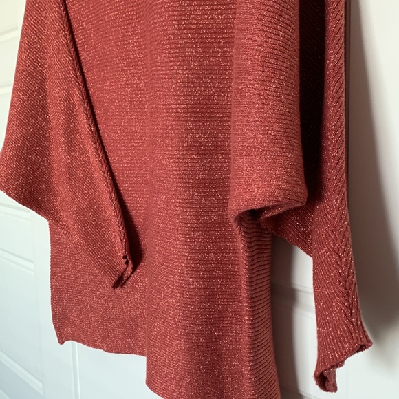 Shimmery Top - Picture 3 of 4